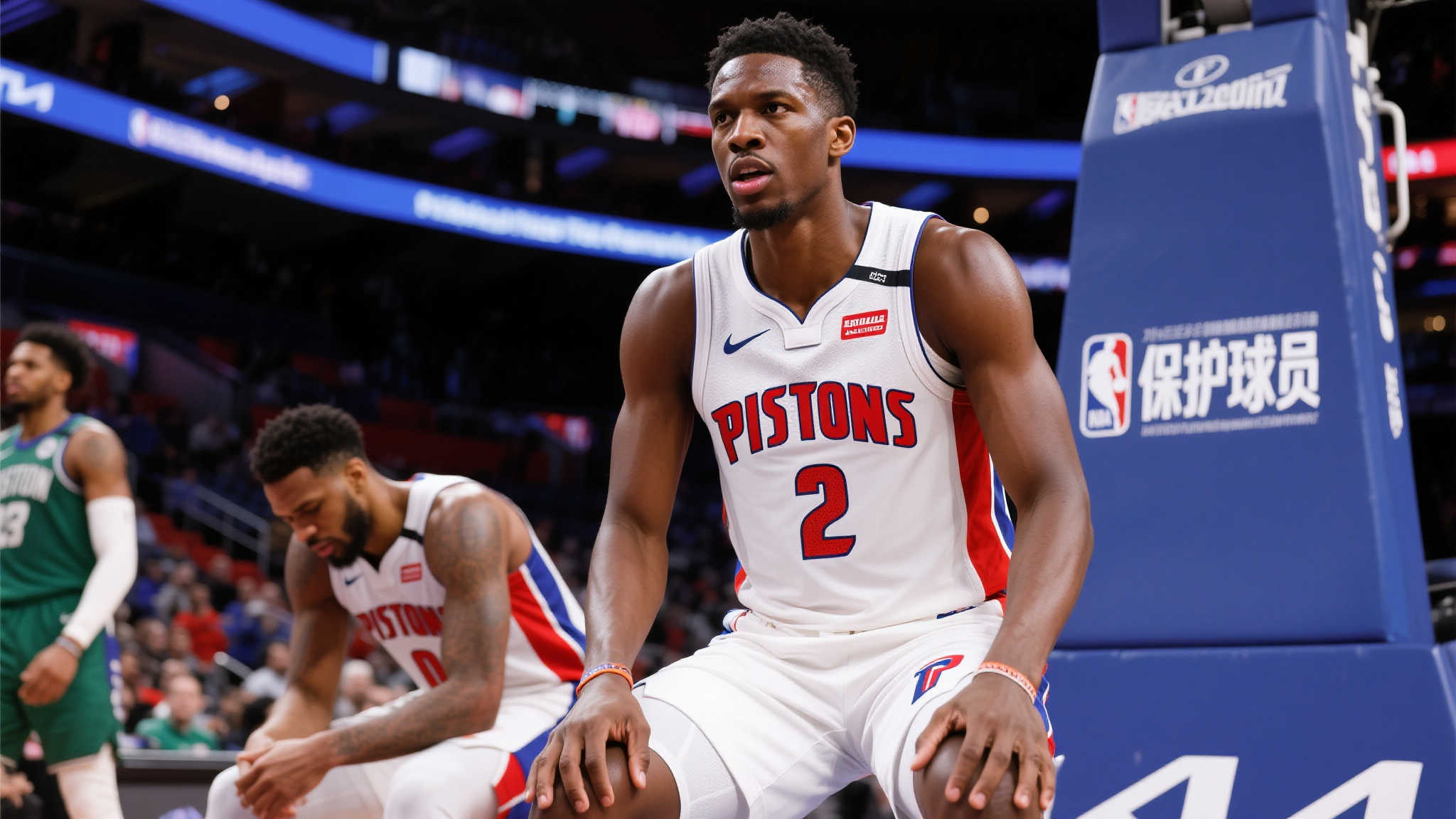 职业体育的舞台总是充满竞争与荣耀，但在这种光环背后